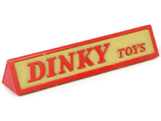 Lot 324 - DINKY TOYS (FRANCE) (1)