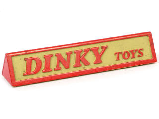 Lot 325 - DINKY TOYS (FRANCE) (1)