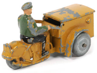 Lot 341 - DINKY TOYS (FRANCE) (1)