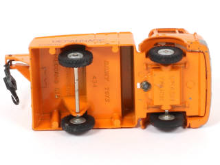 Lot 479 - DINKY TOYS (FRANCE) (1)