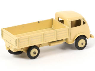 Lot 452 - DINKY TOYS (FRANCE) (1)