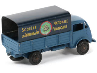 Lot 453 - DINKY TOYS (FRANCE) (1)