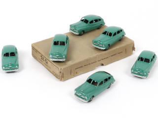 Lot 352 - DINKY TOYS (FRANCE) (7)