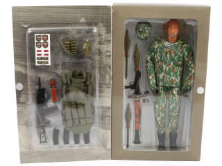 Lot 132 - DIVERS (4)