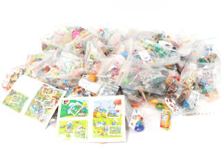 Lot 208 - KINDER SURPRISE (1)