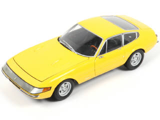 Lot 12 - KYOSHO (JAPON) (1)