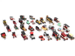 Lot 181 - DIVERS (28)