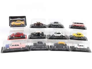 Lot 205 - DIVERS (12)