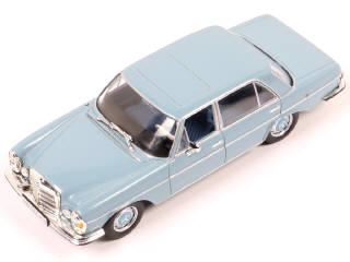 Lot 149 - DIVERS (16)