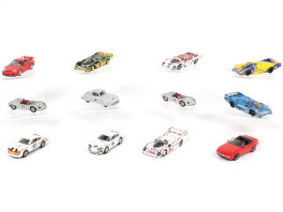 Lot 134 - DIVERS (12)