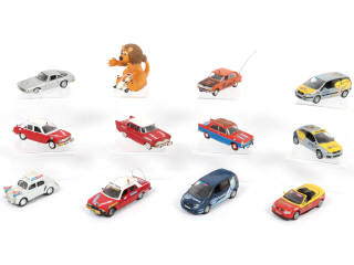 Lot 125 - DIVERS (12)