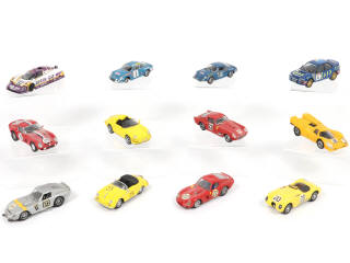 Lot 128 - DIVERS (12)