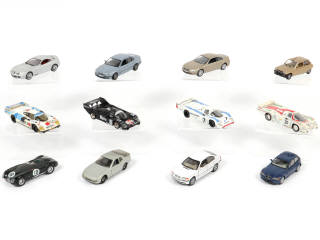 Lot 141 - DIVERS (12)