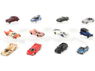 Lot 142 - DIVERS (12)