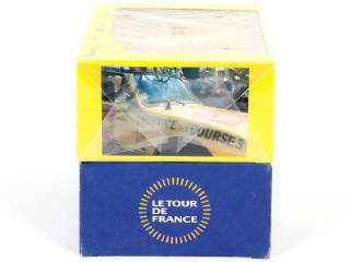 Lot 144 - DIVERS (2)