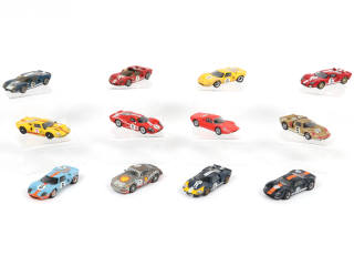 Lot 75 - DIVERS (12)