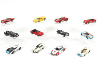 Lot 79 - DIVERS (12)