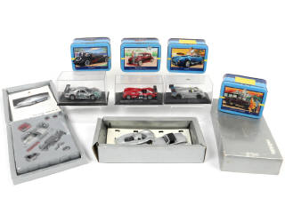 Lot 132 - DIVERS (9)