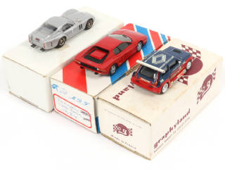 Lot 42 - DIVERS (3)