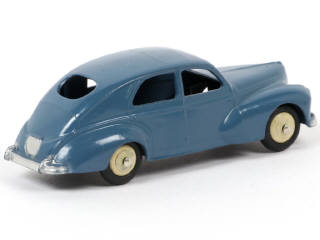 Lot 140 - DINKY TOYS (FRANCE) (1)