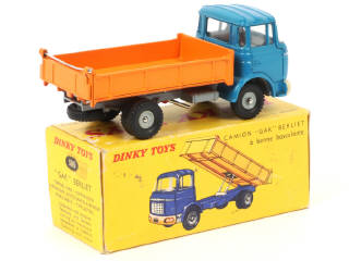 Lot 348 - DINKY TOYS (FRANCE) (1)