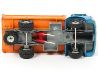 Lot 348 - DINKY TOYS (FRANCE) (1)
