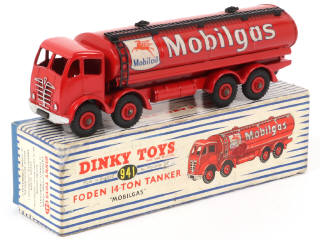 Lot 492 - DINKY TOYS (GB) (1)