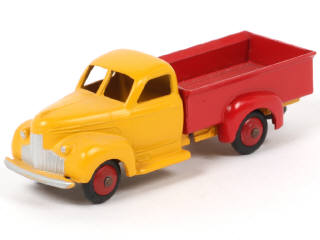 Lot 305 - DINKY TOYS (FRANCE) (1)