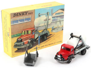 Lot 371 - DINKY TOYS (FRANCE) (1)