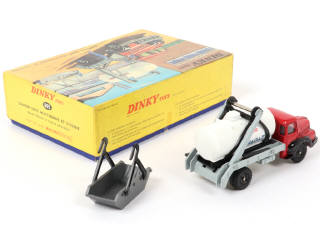 Lot 371 - DINKY TOYS (FRANCE) (1)