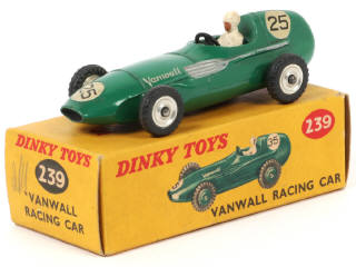 Lot 411 - DINKY TOYS (GB) (1)