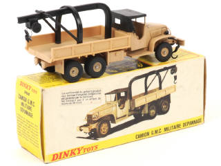 Lot 392 - DINKY TOYS (FRANCE) (1)