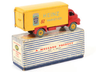 Lot 465 - DINKY TOYS (GB) (1)