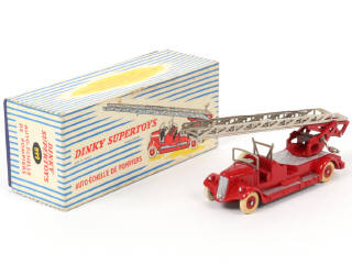 Lot 376 - DINKY TOYS (FRANCE) (1)