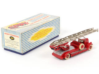 Lot 376 - DINKY TOYS (FRANCE) (1)