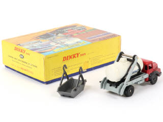 Lot 372 - DINKY TOYS (FRANCE) (1)
