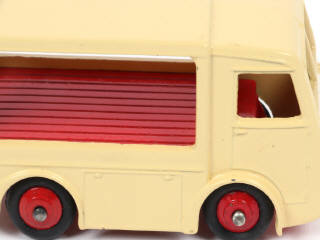 Lot 445 - DINKY TOYS (GB) (1)
