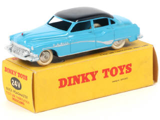 Lot 226 - DINKY TOYS (FRANCE) (1)