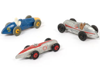 Lot 96 - DINKY TOYS (GB) (3)