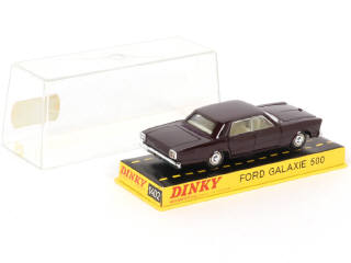 Lot 155 - DINKY TOYS (FRANCE) (1)
