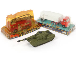 Lot 99 - DINKY TOYS (GB) (3)