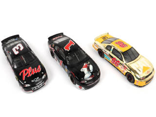 Lot 12 - DIVERS (3)
