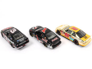Lot 12 - DIVERS (3)