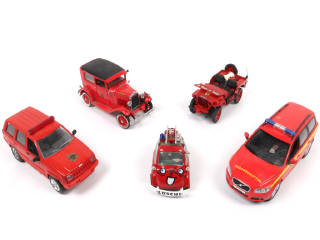 Lot 26 - DIVERS (5)