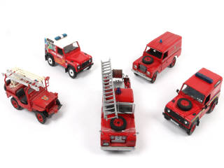 Lot 32 - DIVERS (5)
