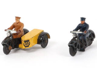 Lot 159 - DINKY TOYS (GB) (2)