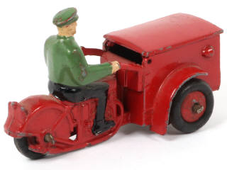 Lot 182 - DINKY TOYS (FRANCE) (1)
