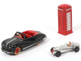 Lot 165 - DINKY TOYS (GB) (3)