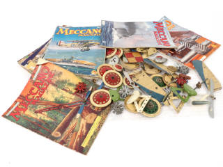 Lot 16 - MECCANO (50)