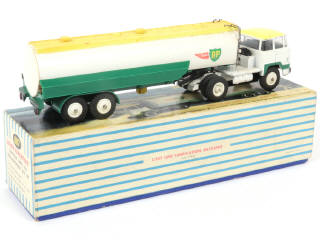 Lot 231 - DINKY TOYS (FRANCE) (1)